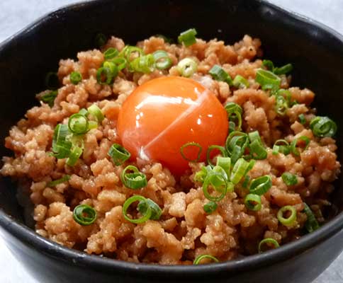 竜鳳ダレの鶏そぼろ丼